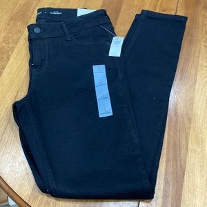 NWT.  Old Navy, women’s, black, size 2 skinny jeans.